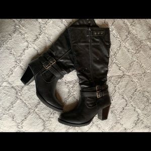 Black heeled boots